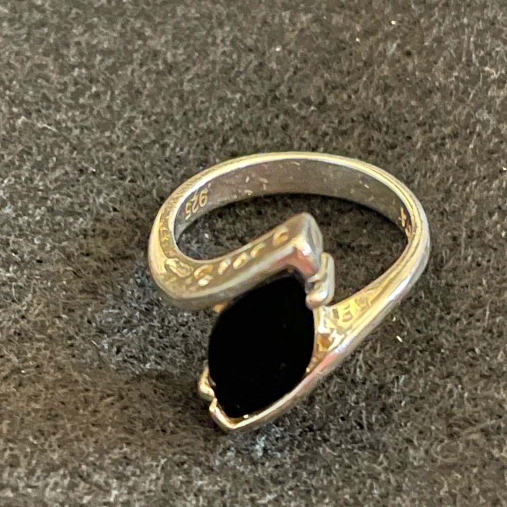 925 Silver & Onyx Ring Size 6